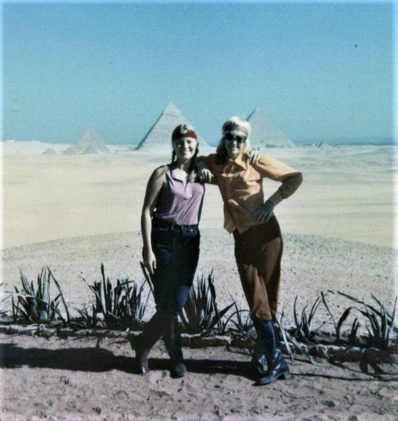 (l-r) Lisa Hartt & Pat Nunn at the Pyramids 1971 