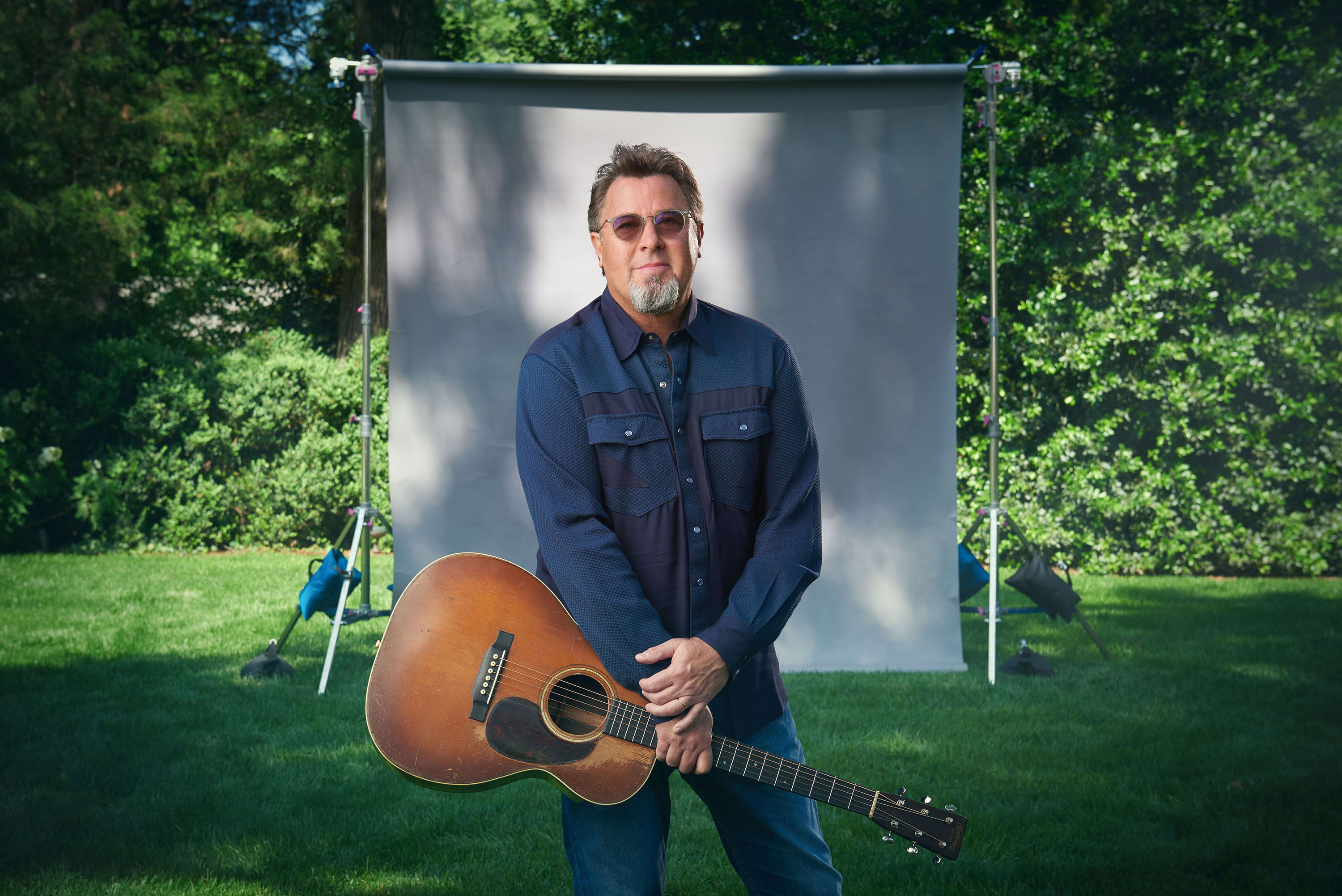 VINCE GILL--POSED
